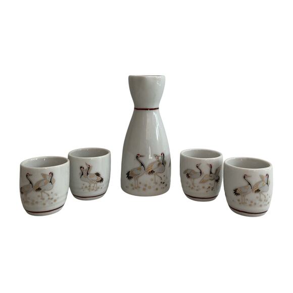 Five Piece Porcelain Sake Set 4 Cups 1 Decanter Carafe Made in Japan - Picture 1 of 7